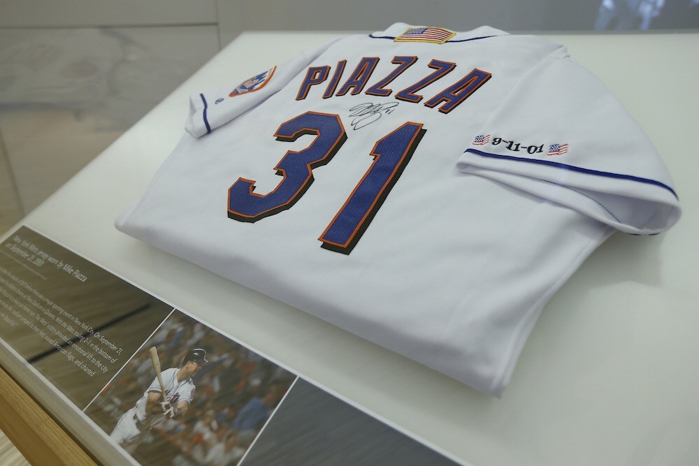 The Mets and Mike Piazza are feuding over his 9/11 jersey - NBC Sports