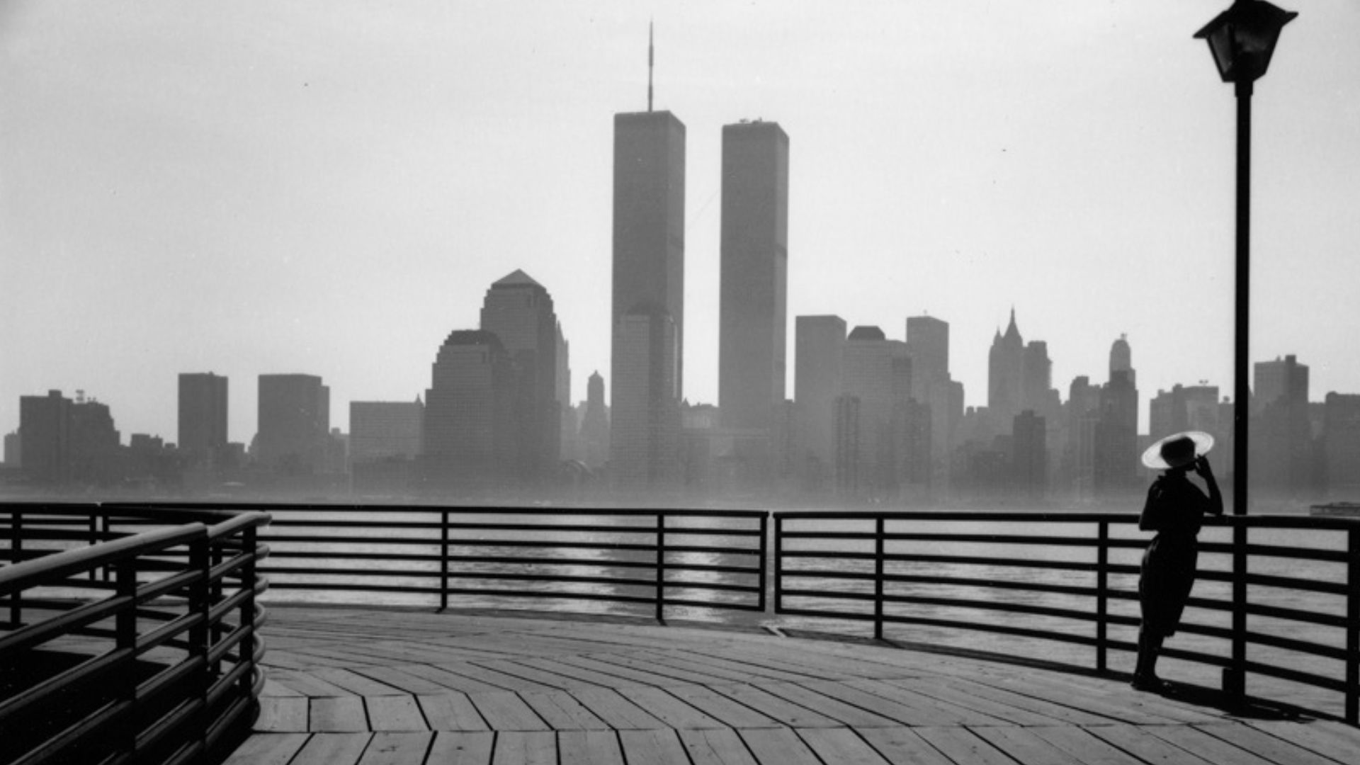 Black and white view of Manhattan skyline with Twin Towers at the foreground