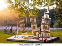 release-of-souls-artist-kathleen-katon-tonnesen-911-memorial-sculpture-surrounded-by-3000-flags-d015ka.jpg