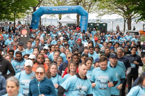 a large group prepares to run